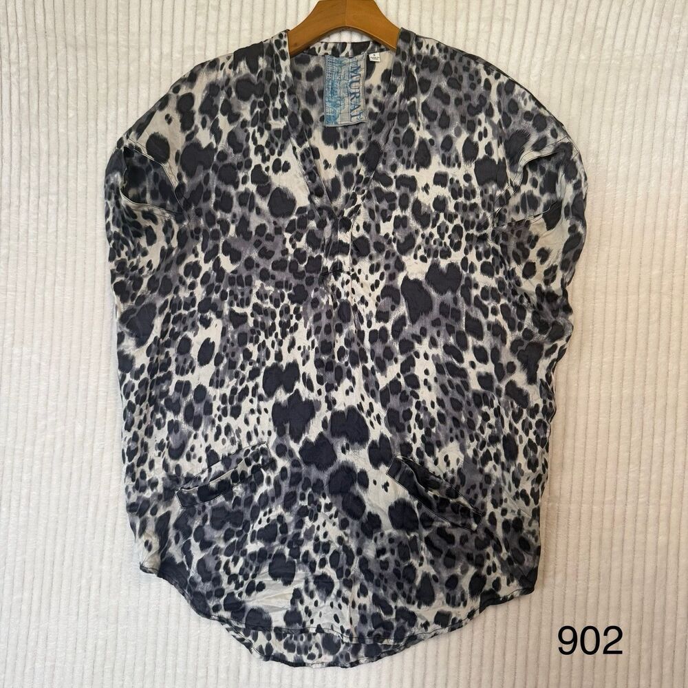 Mural Animal Print 100% Silk Short Sleeve Blouse Size Small Pockets Please See